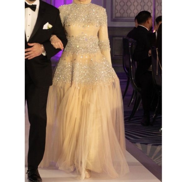 Dresses & Skirts - Gown